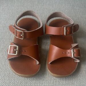 Footnotes Tide Sandals